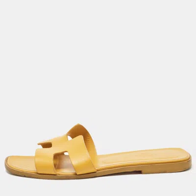 Pre-owned Hermes Yellow Leather Oran Flat Slides Size 38