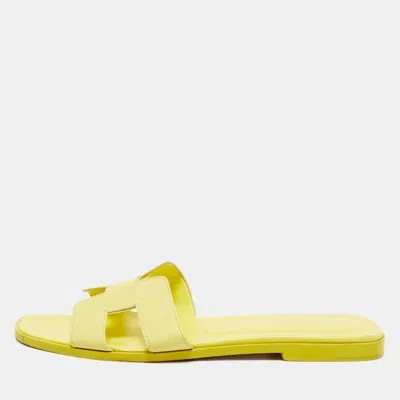 Pre-owned Hermes Yellow Leather Oran Flat Slides Size 40.5