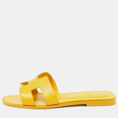 Pre-owned Hermes Yellow Leather Oran Slide Flats Size 39