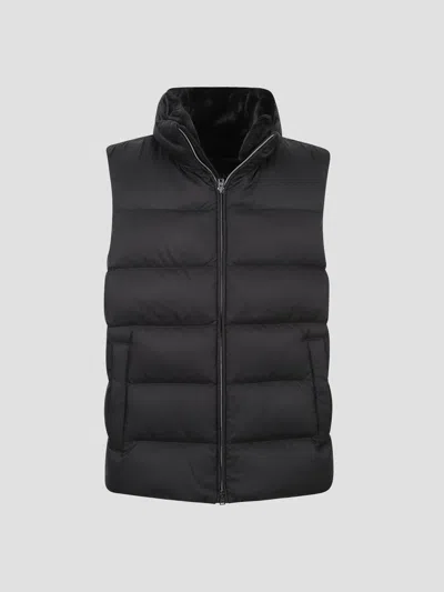 Herno Aren D El Le Zip Vest In Nero
