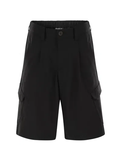 Herno Cargo Pleated Shorts In Black