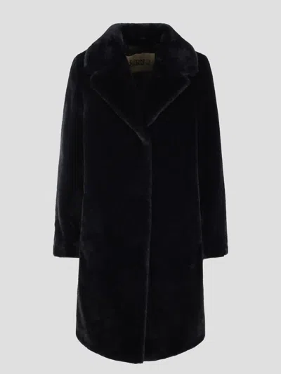 Herno Black Soft Fur Coat In Schwarz
