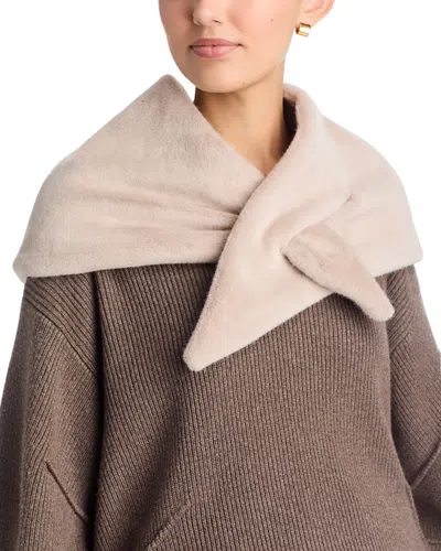 Herno Faux Fur Triangle Foulard In Champagne