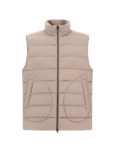 Herno Lo Smanicato Quilted Gilet In Nude