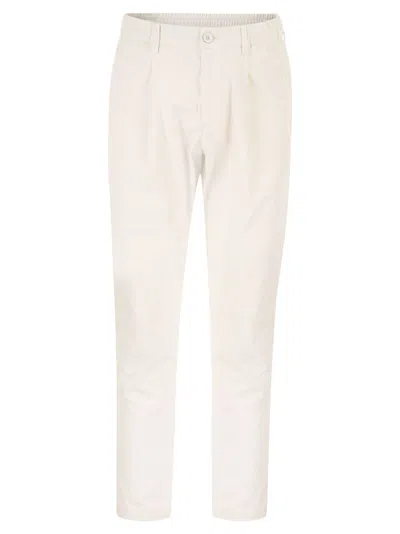 Herno Men Trousers With Pleats In White