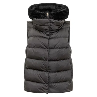 Herno Sleeveless Hoodie Jacket In Black