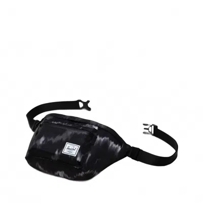Herschel Pop Quiz Hip Pack In Black In White