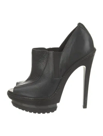 Pre-owned Herve Leger Chelsea Leather Pumps In Black