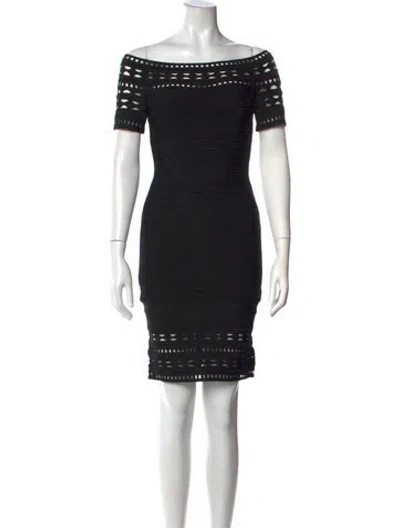 Pre-owned Herve Leger Off-the-shoulder Knee-length Dress In Black