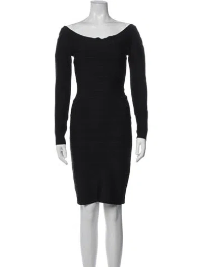 Pre-owned Herve Leger Off-the-shoulder Knee-length Dress In Black