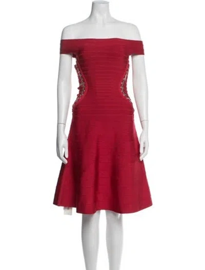 Pre-owned Herve Leger Off-the-shoulder Knee-length Dress In Red