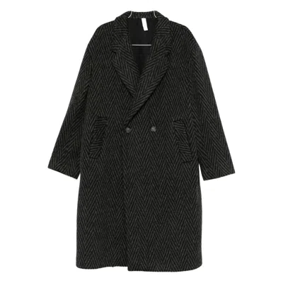 Hevo Double-breasted Herringbone Coat In Black