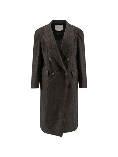 Hevo Double-breasted Herringbone Coat In 브라운