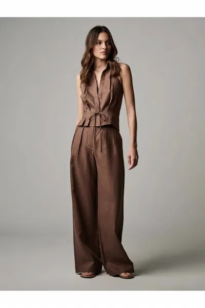 Hevron Alina Pleated Front Pant In Chocolate In Gold
