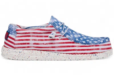 Pre-owned Hey Dude Men's  Wally Sneakers In Stars And Stripes