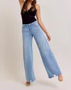 Hidden 33" Nori Midrise Super Wide Leg Jean In Medium Light In Multi