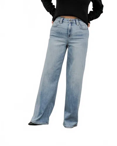 Hidden Clean Wide Leg Jeans In Mid Wash In Blue