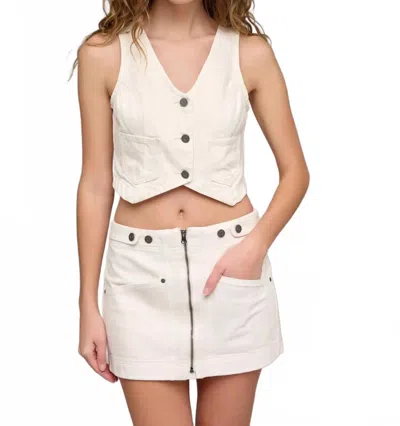 Hidden Cropped Fitted Vest In Ecru In White