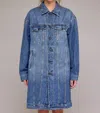 HIDDEN DAKOTA LONG TRUCKER JACKET IN MEDIUM WASH