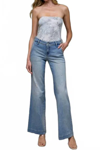 Hidden Happi Wide Leg Jean In Light Wash In Blue