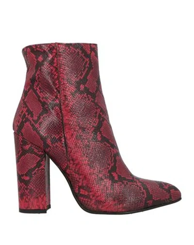Hilya Woman Ankle Boots Red Size 11 Leather