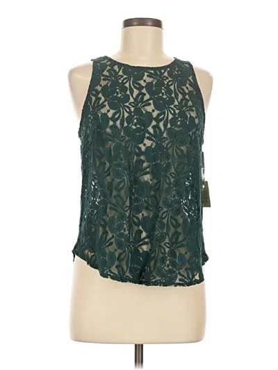 Hinge Sleeveless Blouse In Green
