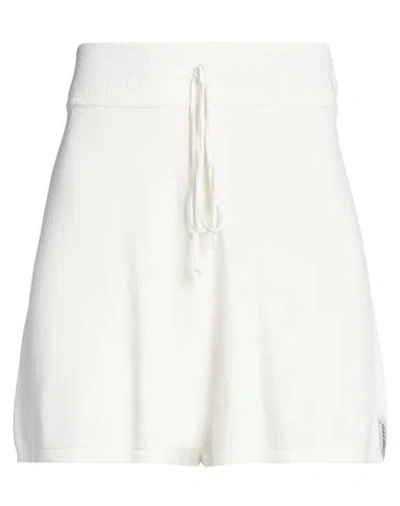 Hinnominate Woman Shorts & Bermuda Shorts White Size S Viscose, Polyamide