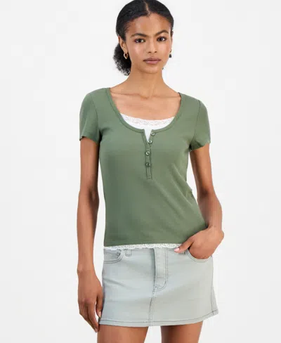 Hippie Rose Juniors' Layered-look Short-sleeve Henley In Green