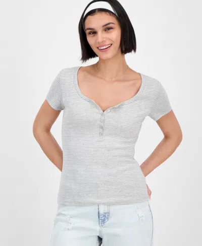 Hippie Rose Juniors' Ribbed Henley Longline T-shirt In Gray