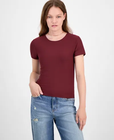 Hippie Rose Juniors' Short-sleeve Crewneck Tee In Burgundy