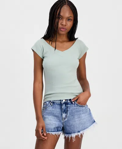 Hippie Rose Juniors' Wide-double-v-neck Short-sleeve Top In Multi