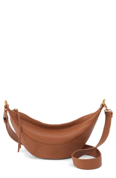 Hobo Carmen Leather Sling Bag In Warm Honey
