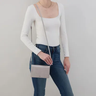 Hobo Jill Wallet Crossbody In Polished Leather In Light Grey