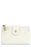 Hobo Ray Leather Bifold Wallet In Latte