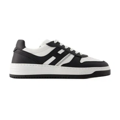 Hogan H630 Allacciato Sneakers In White