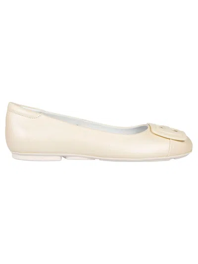 Hogan H661 Rounded Toe Flats In Neutral