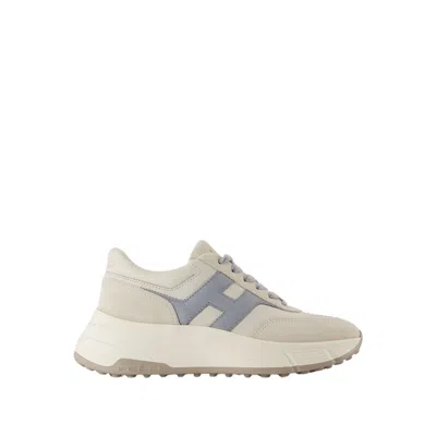 Hogan Chunky Sole Sneakers With Textured Outsole In White