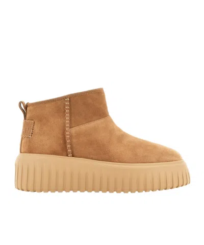 HOGAN HOGAN ROUND TOE ANKLE BOOTS