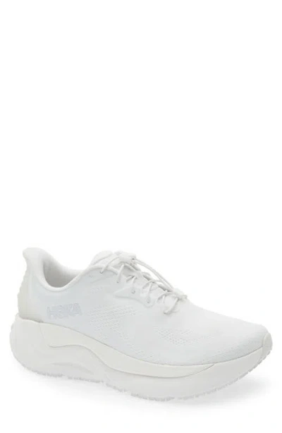Hoka Arahi Sr Sneaker In White