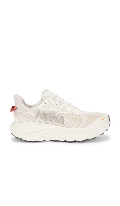 Hoka Challenger 8 Sneaker In White