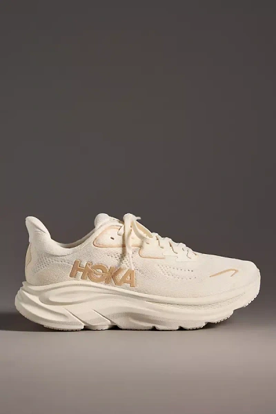 HOKA CLIFTON 10 SNEAKERS