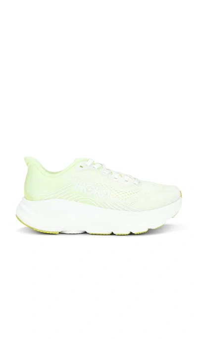 Hoka Clifton 11 Sneaker In Neon Yuzu & Frost