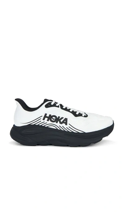 Hoka Clifton 11 Sneaker In White & Black
