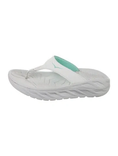 Pre-owned Hoka Rubber Flip Flops In Gray