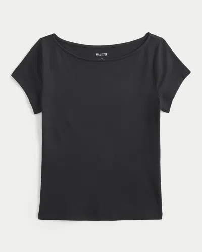 Hollister Short-sleeve Seamless Fabric Slash-neck T-shirt In Black