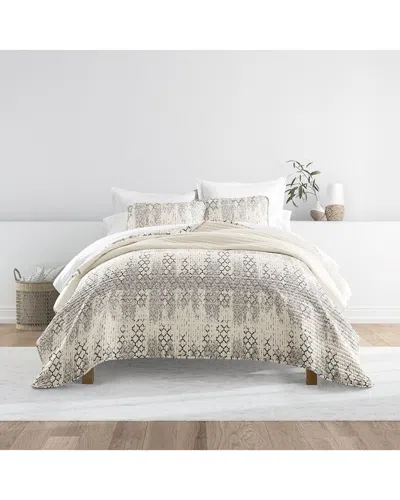 Home Collection All Season Distressed Aztec Reversible Quilt Set In White