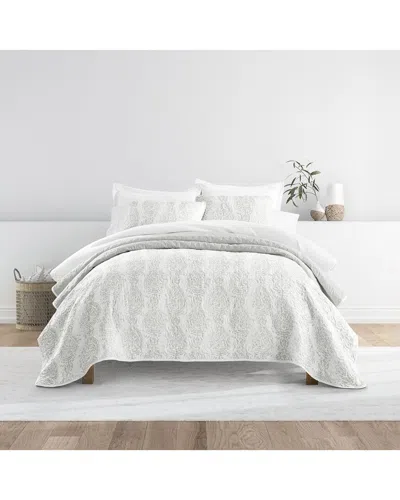 Home Collection All Season Distressed Damask Reversible Quilt Set In Gray