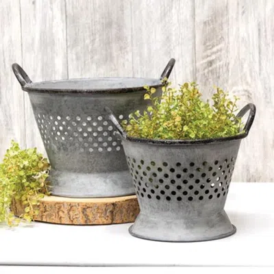 Homegifo Weathered Tin Colander In Gray