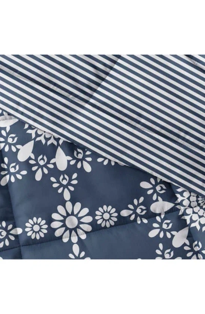 Homespun Premium Ultra Soft Daisy Medallion Reversible Down-alternative Comforter Set In Blue