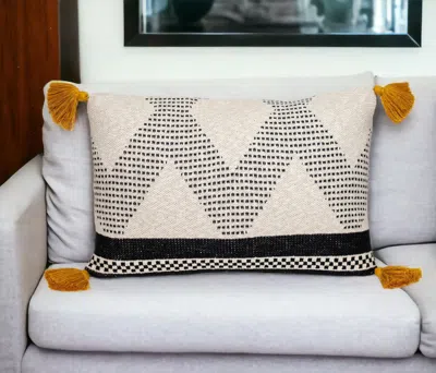 Homezia 20" Beige And Black Knit Throw Pillow